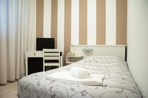 Deluxe single room