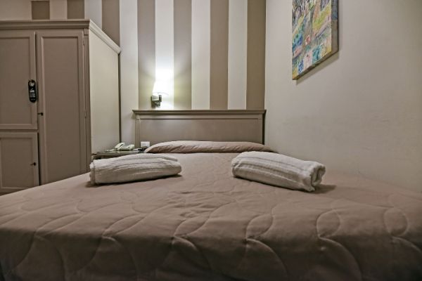 Camera doppia con letto alla francese